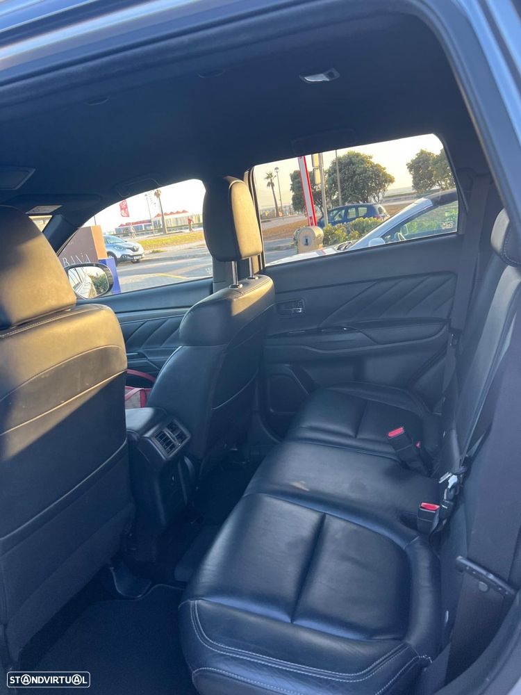 Mitsubishi Outlander - 12