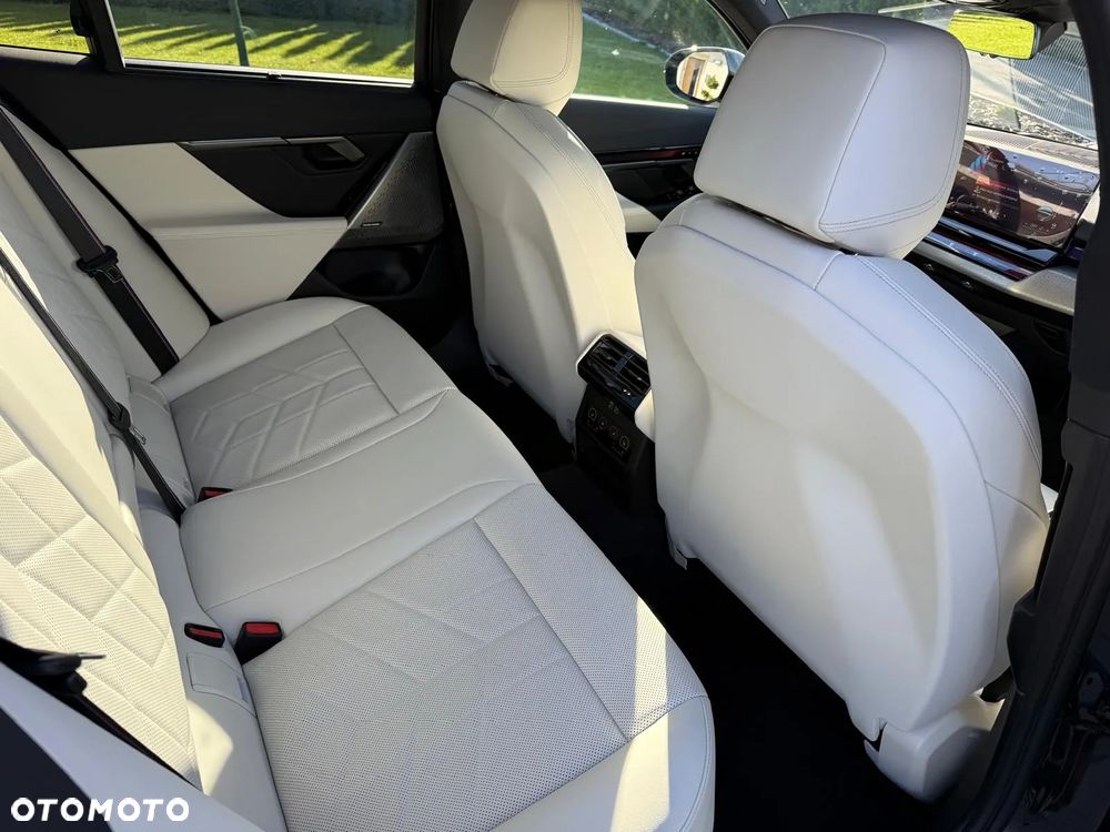 BMW Seria 5 520d xDrive mHEV M Sport - 9