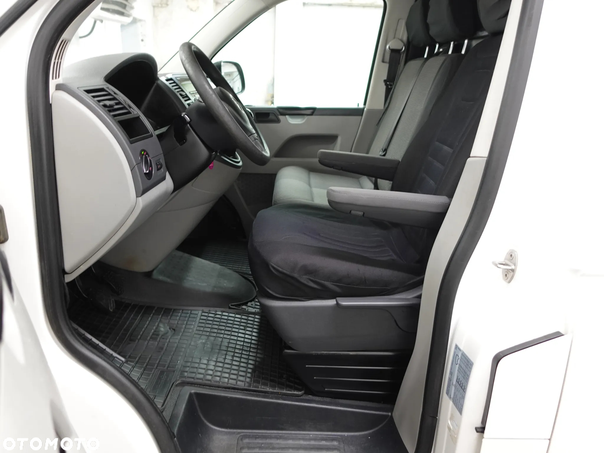 Volkswagen Transporter - Long - 24