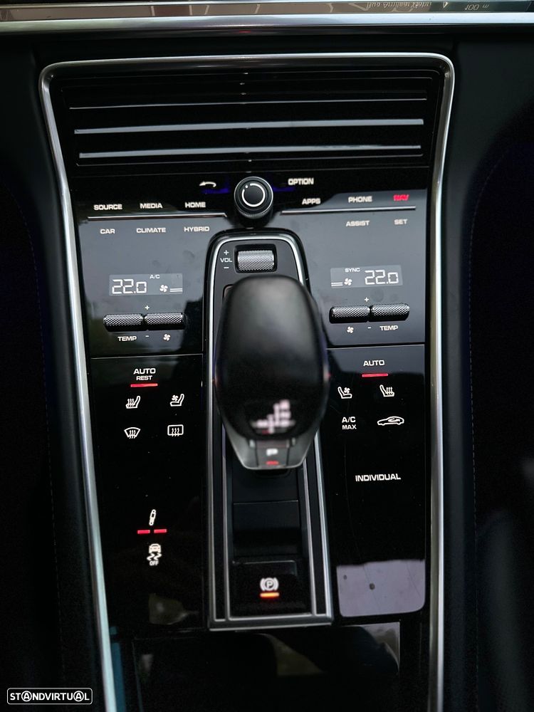 Porsche Panamera Sport Turismo 4 E-Hybrid - 17