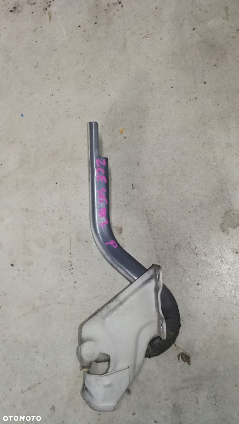 Zawias zawiasy maski prawy przód ZCE Suzuki Swift MK7 10-16 - 2
