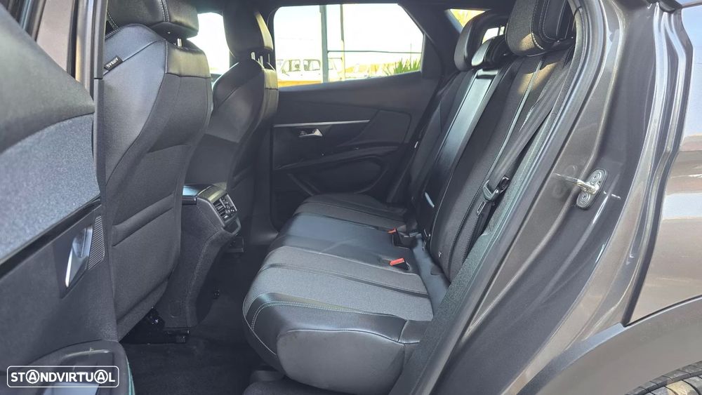 Peugeot 3008 1.2 PureTech Allure Pack EAT8 — fotografia 21