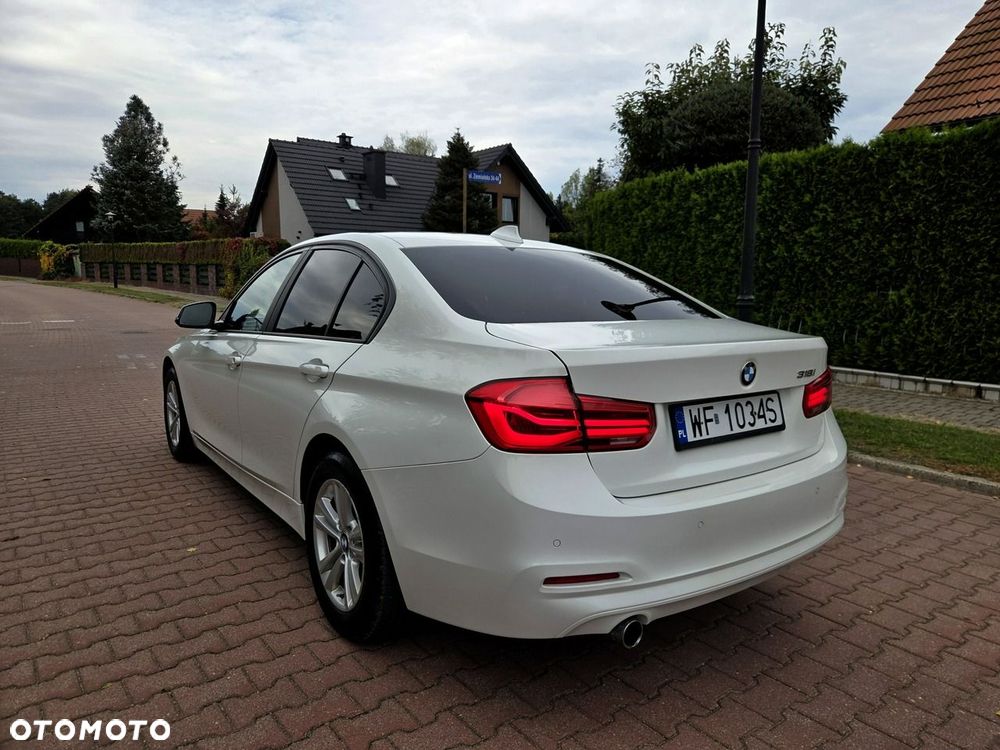 BMW Seria 3 318i - 4
