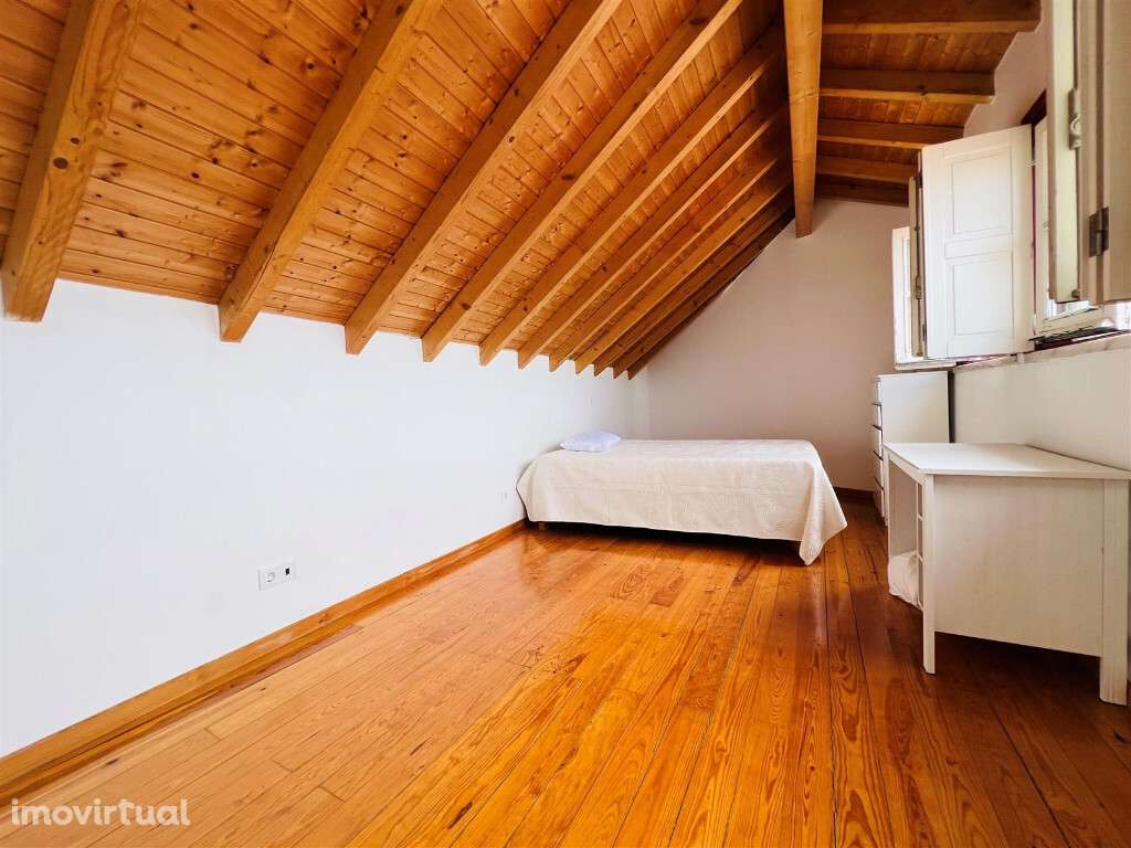 Prédio em zona da Alta de Coimbra - Grande imagem: 2/9