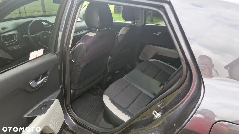 Kia Stonic 1.4 L - 21