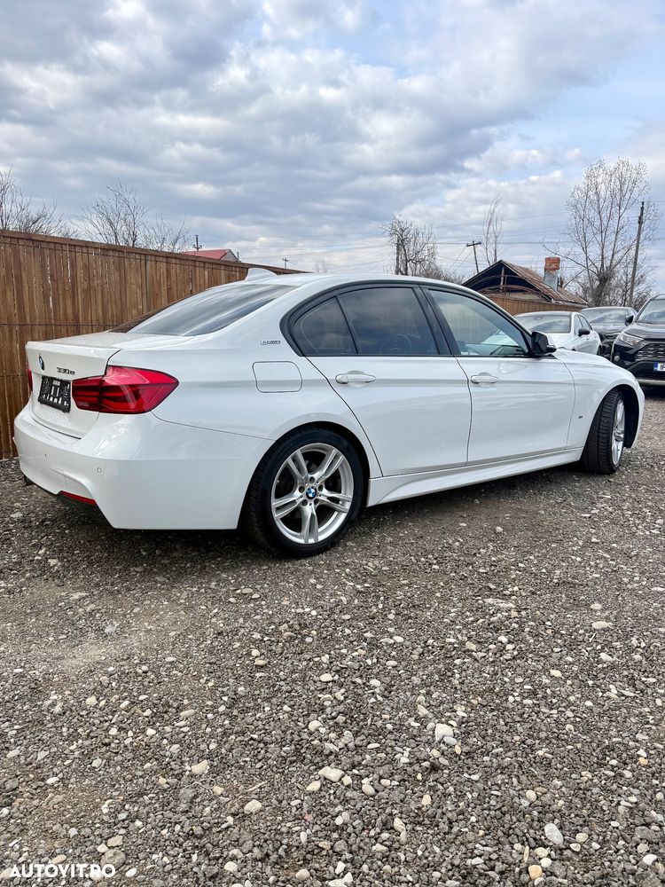 BMW Seria 3 330e iPerformance AT M Sport - 11