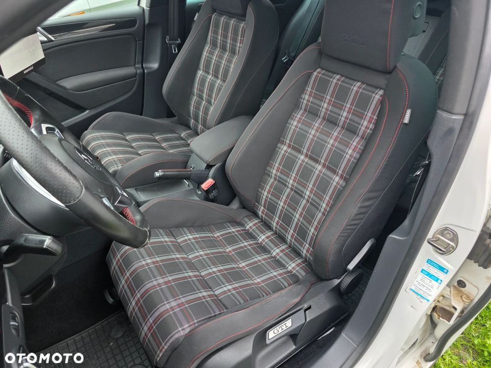 Volkswagen Golf 2.0 GTI - 8