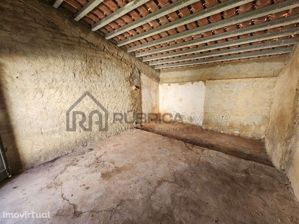 Casa por recuperar no interior do Concelho de Loulé - Grande imagem: 3/13