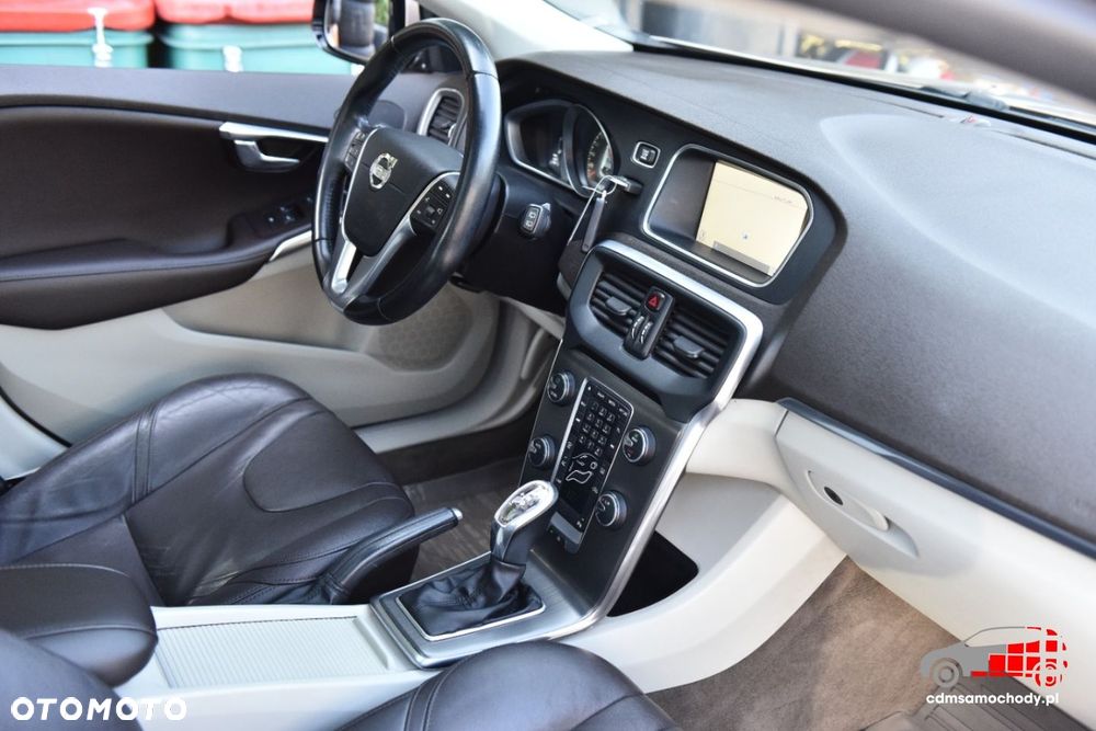 Volvo V40 - 24