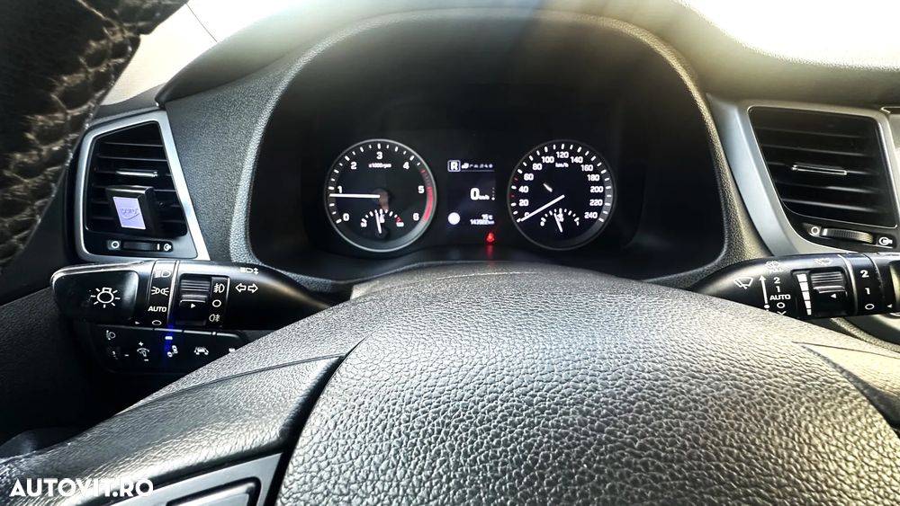 Hyundai Tucson 2.0 CRDI 4WD Automatik Advantage - 11