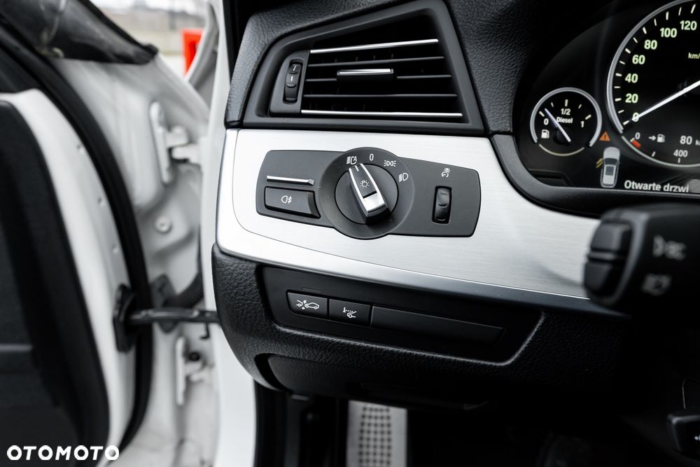 BMW Seria 5 M550d xDrive - 39