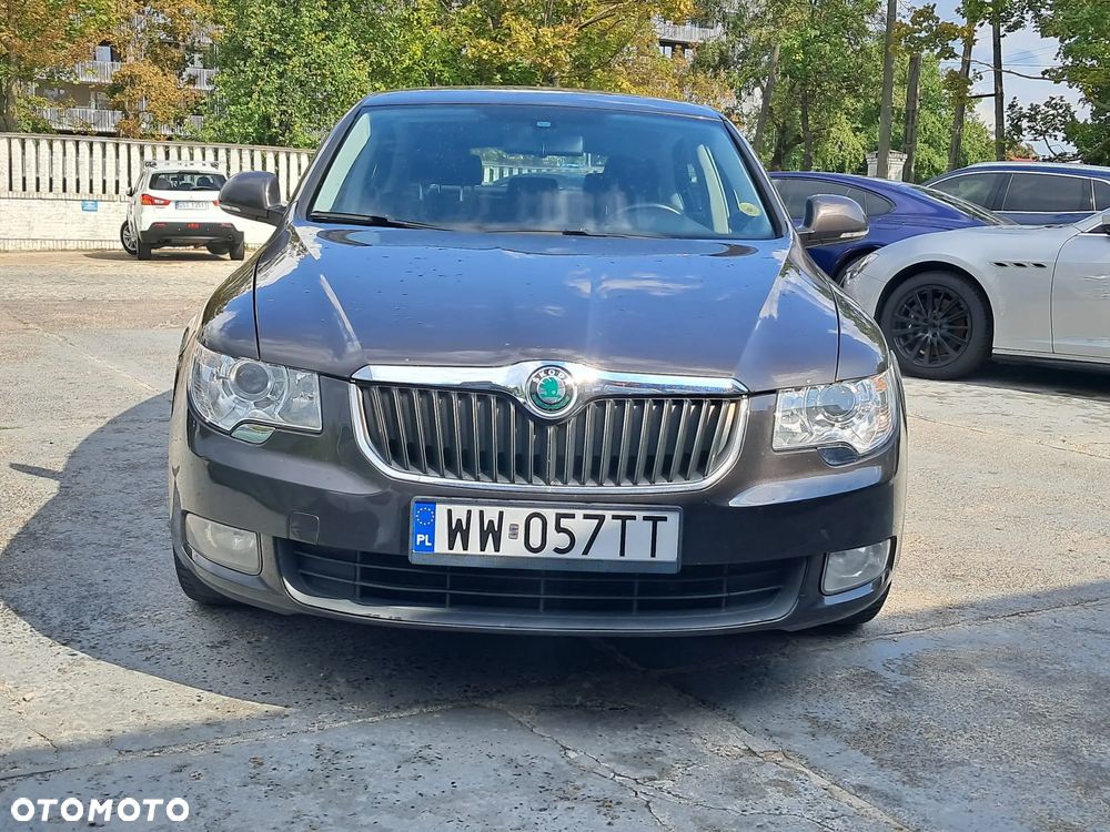 Skoda Superb 2010 photo 2