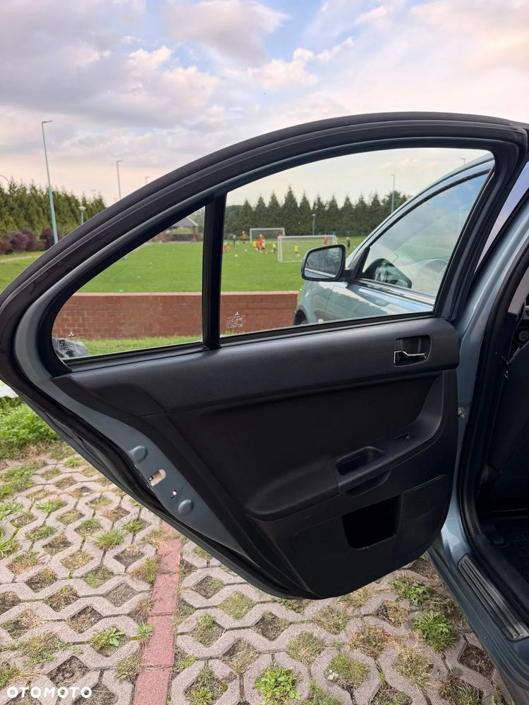 Mitsubishi Lancer 1.5 - 12