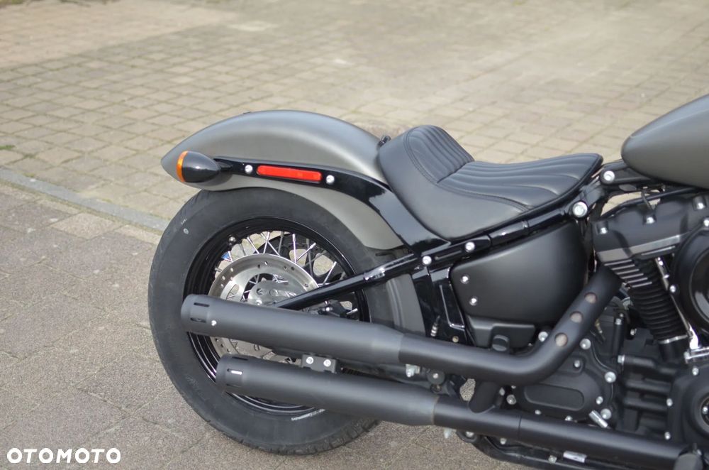 Harley-Davidson Softail Street Bob - 31