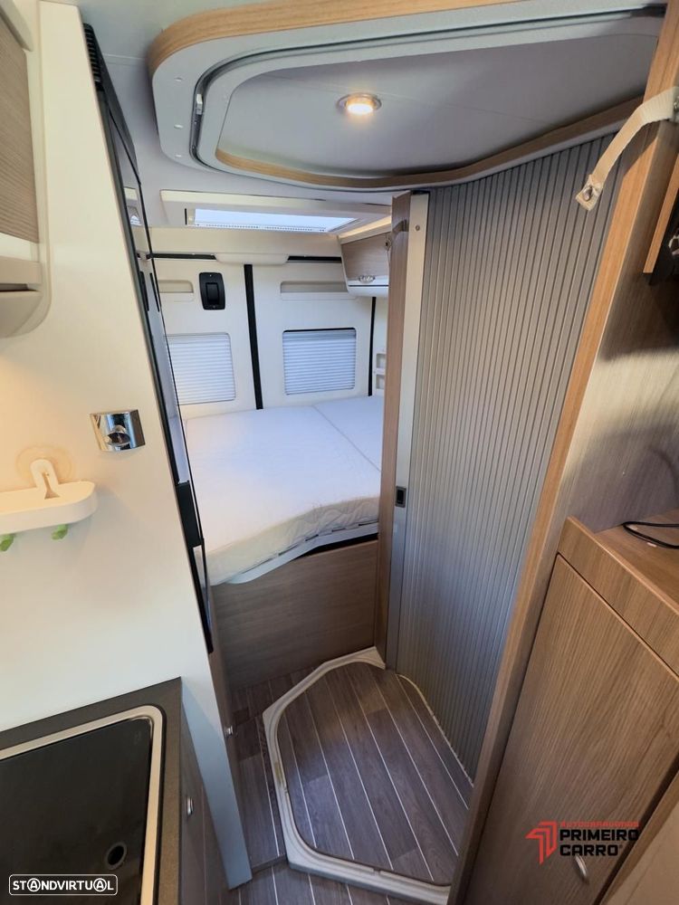 Adria Twin 600 SPT cama transversal - 11