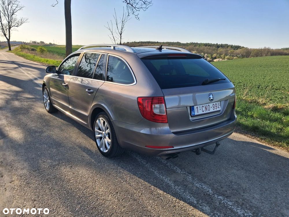 Skoda Superb 2.0 TDI DSG Ambition - 4