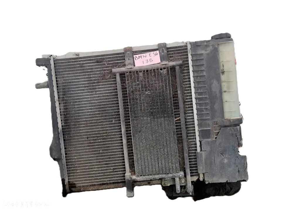 BMW E36 90-99 1,8 B chłodnica wody BEHR HELLA * - 1