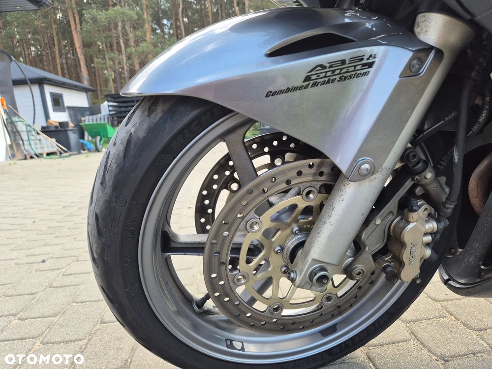 Honda VFR - 8