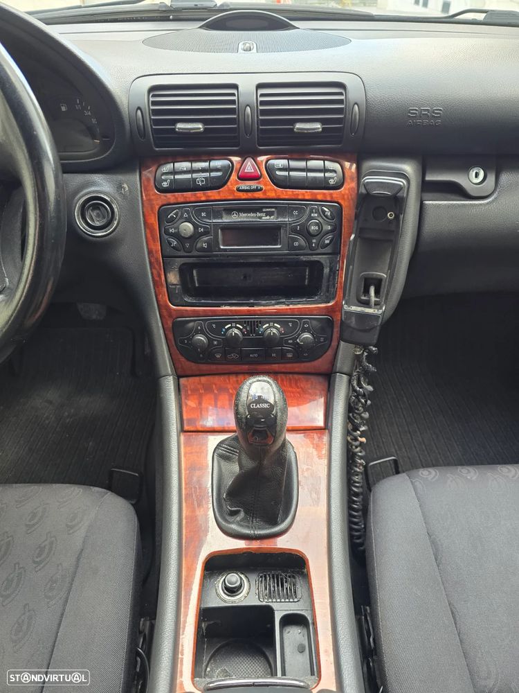 Mercedes-Benz C 220 T CDI Classic - 32