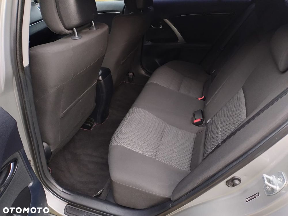 Toyota Avensis - 12