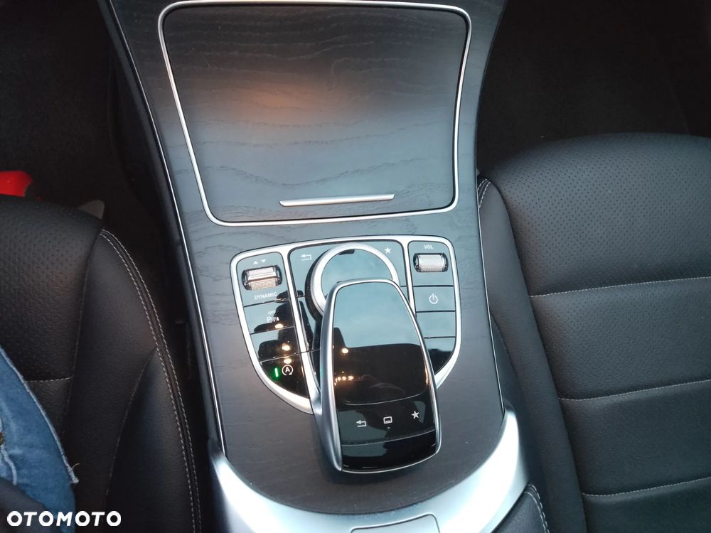 Mercedes-Benz Klasa C 200 4-Matic 7G-TRONIC - 21