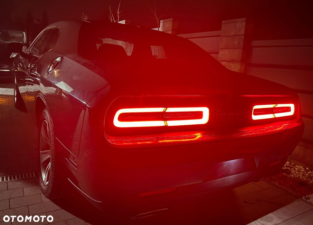 Dodge Challenger - 2