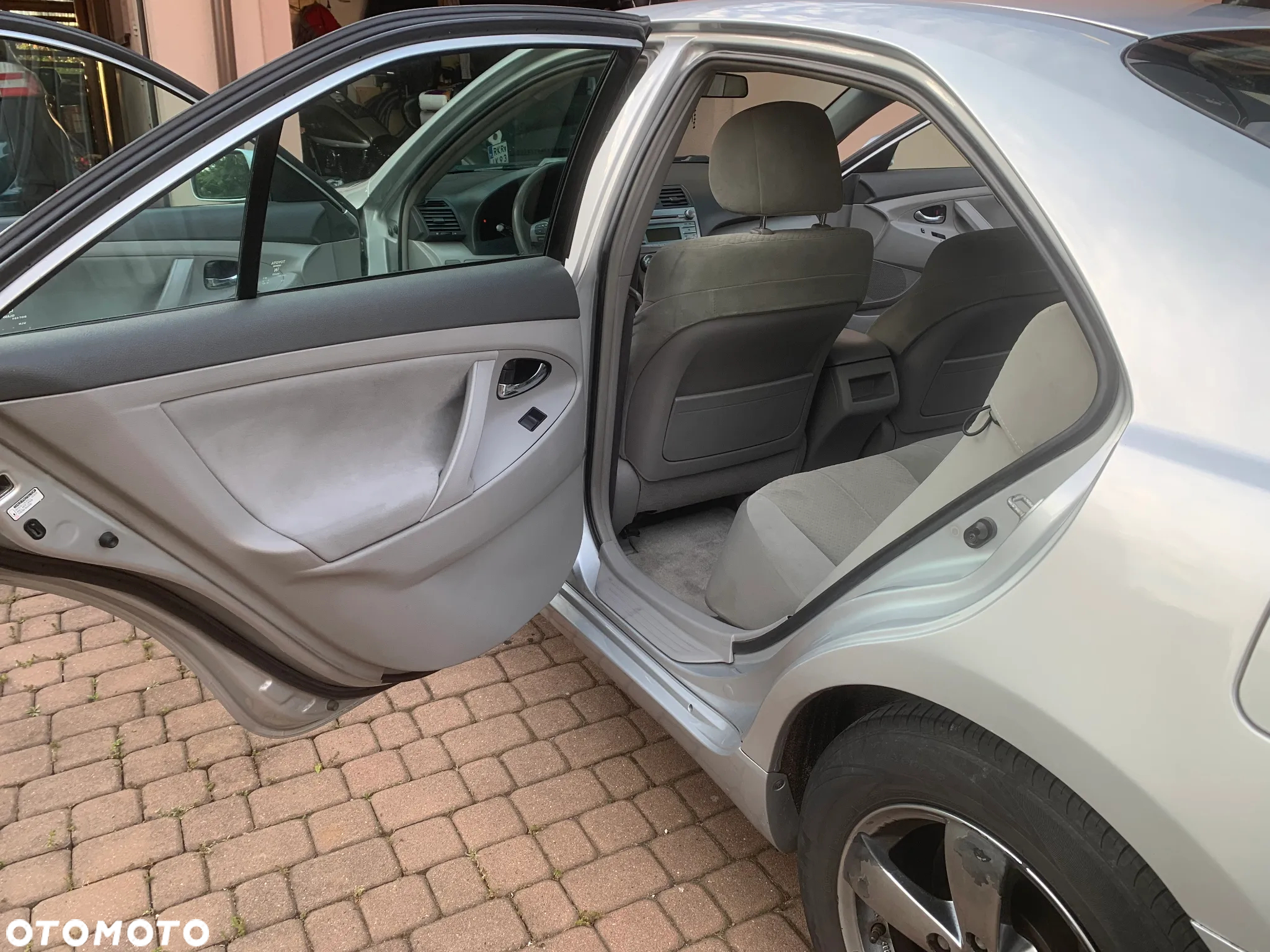 Toyota Camry 2.4 XLE - 4