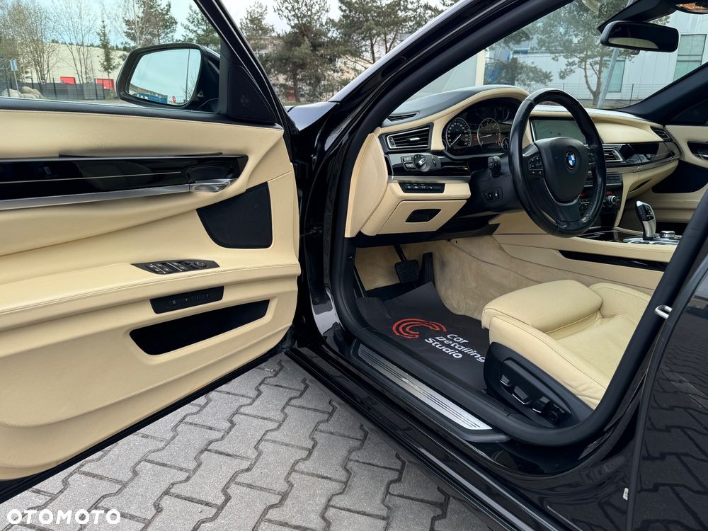 BMW Seria 7 740d xDrive - 14