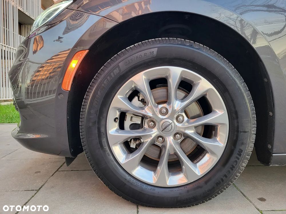 Chrysler Pacifica - 40