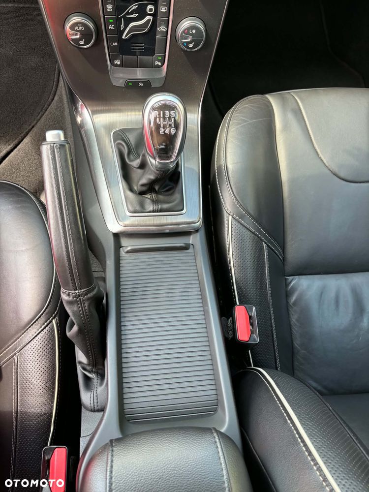 Volvo V40 D2 R Design - 24