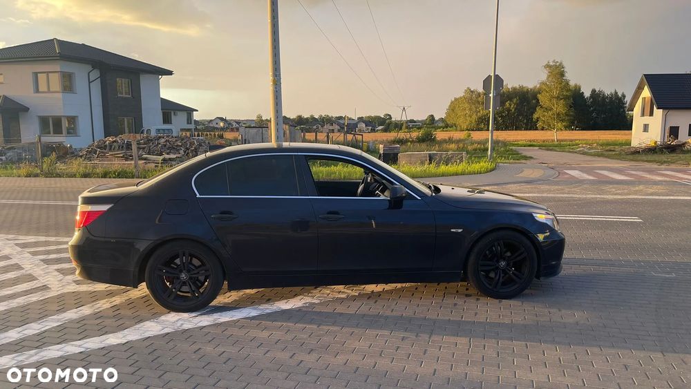 BMW Seria 5 520i - 11