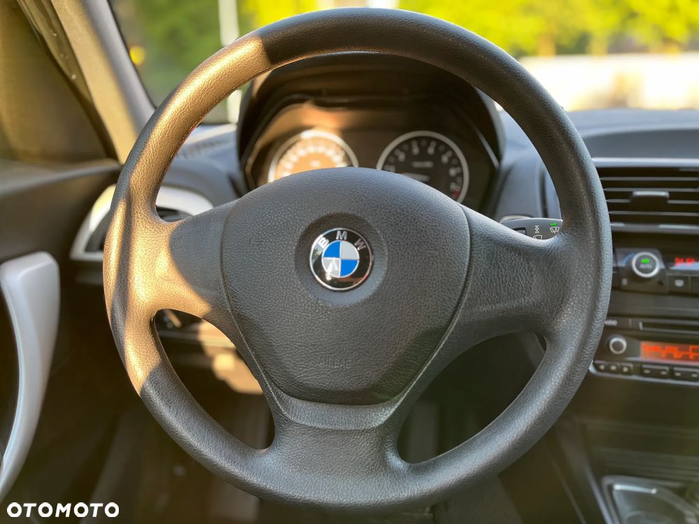 BMW Seria 1 116i - 8