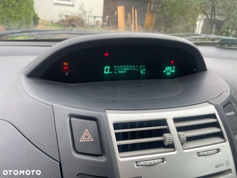 Toyota Yaris - 12