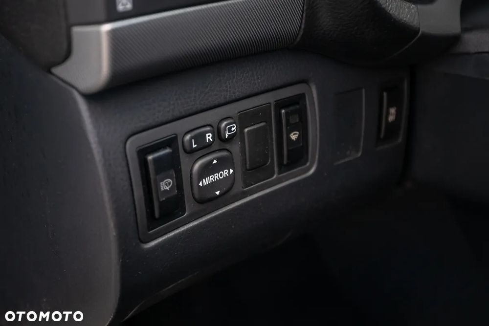 Toyota Avensis 2.2 D-4D Prestige - 24