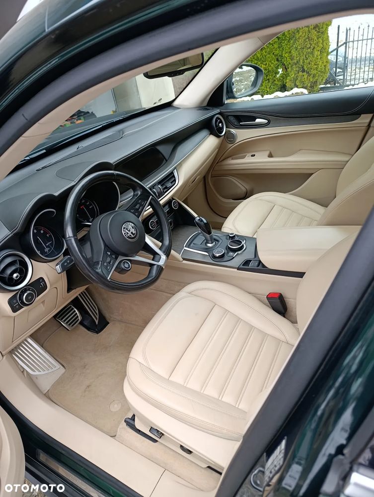 Alfa Romeo Stelvio 2.0 Turbo 16V AT8-Q4 Lusso Ti - 10