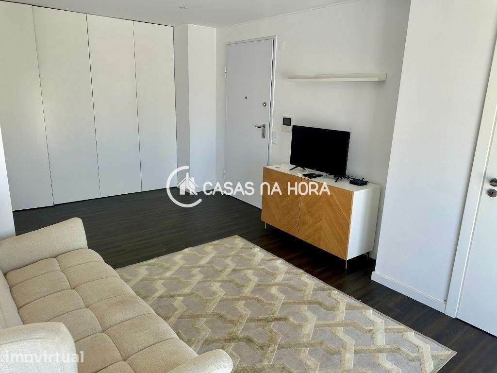 T1 com Terraço Mobilado e com Despesas Incluídas na Sobreda - Grande imagem: 4/20