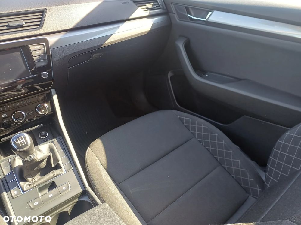 Skoda Superb 2.0 TDI Active - 10