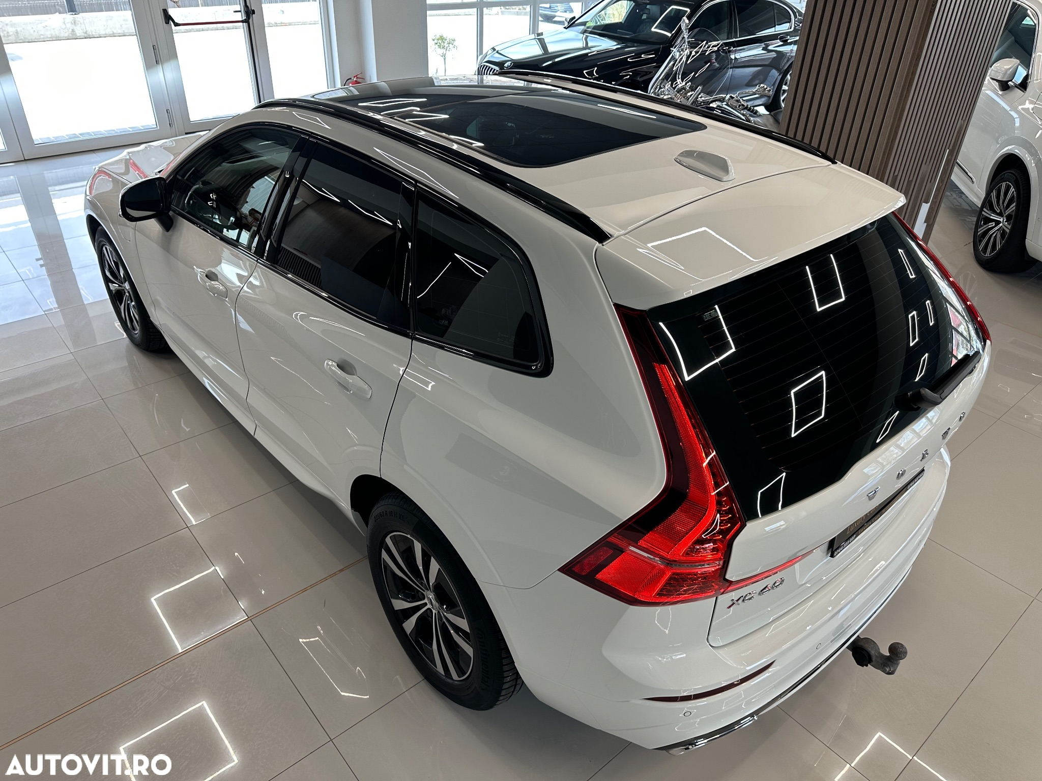 Volvo XC 60 T6 AWD Recharge Geartronic RDesign Expression - 10
