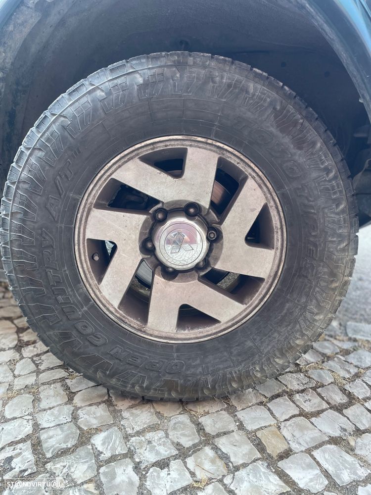 Mitsubishi Pajero Sport 2.5 TD GLS - 17