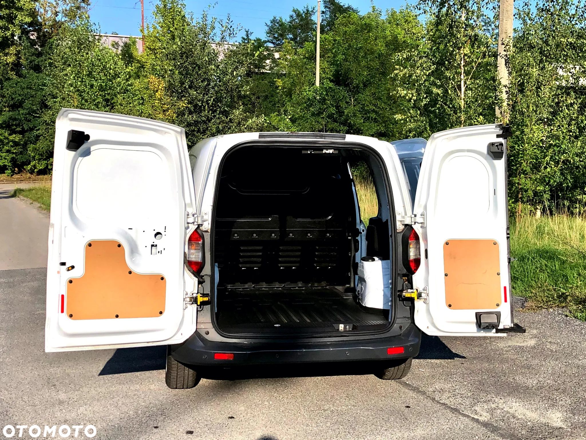 Ford COURIER - 13
