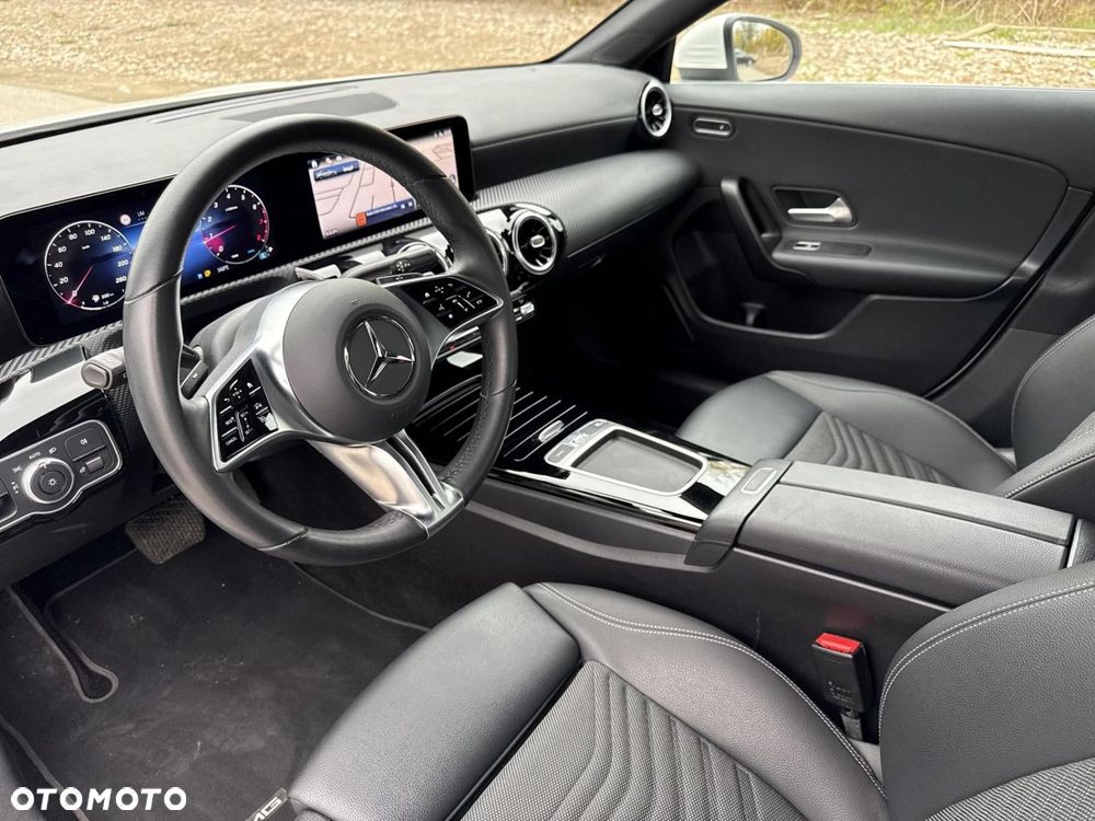 Mercedes-Benz CLA - 12