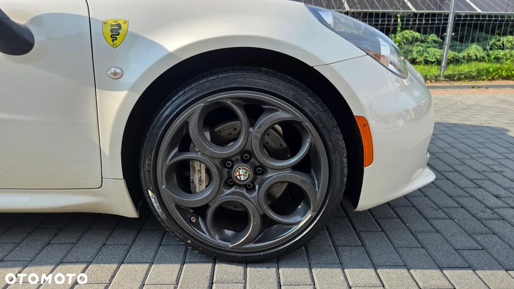 Alfa Romeo 4C - 16