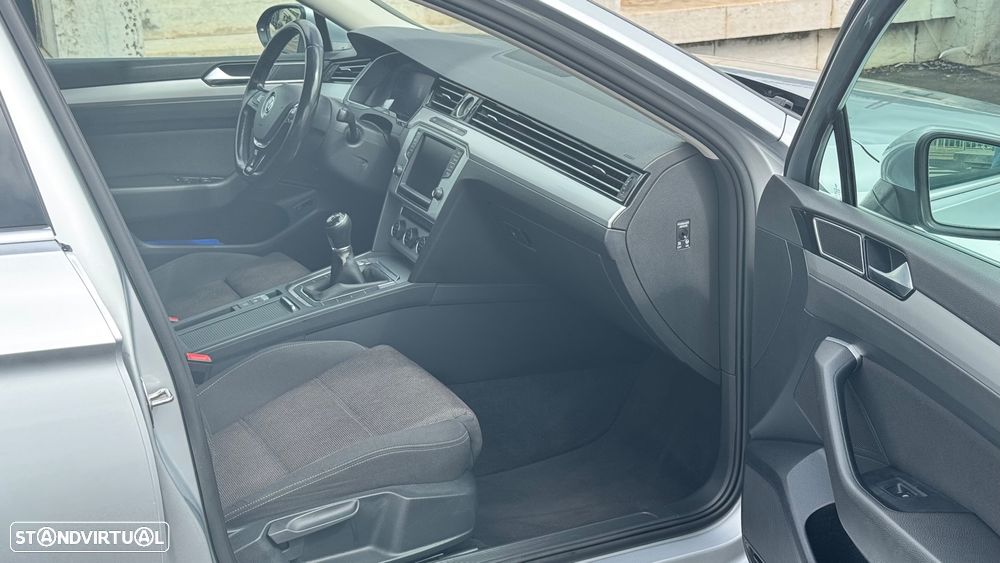VW Passat Variant 1.6 TDI BlueMotion - 35