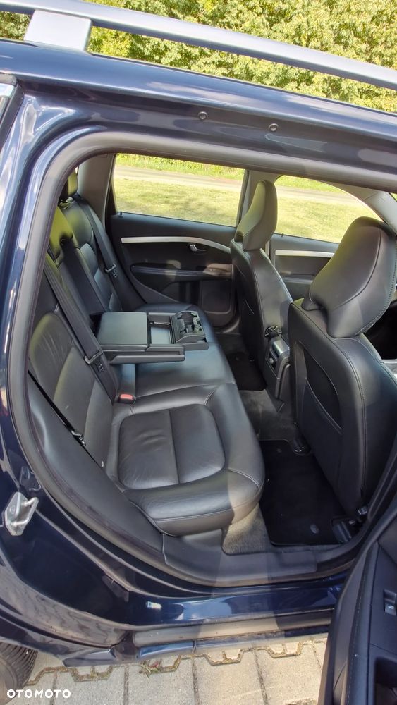 Volvo V70 D2 Momentum - 8