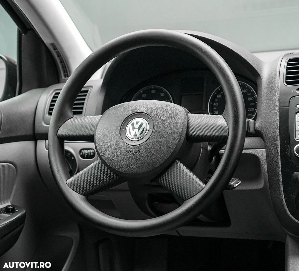 Volkswagen Golf 1.6 FSI Individual - 15