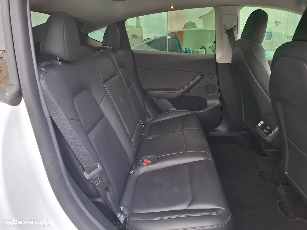 Tesla Model Y Long Range Dual Motor AWD - 40