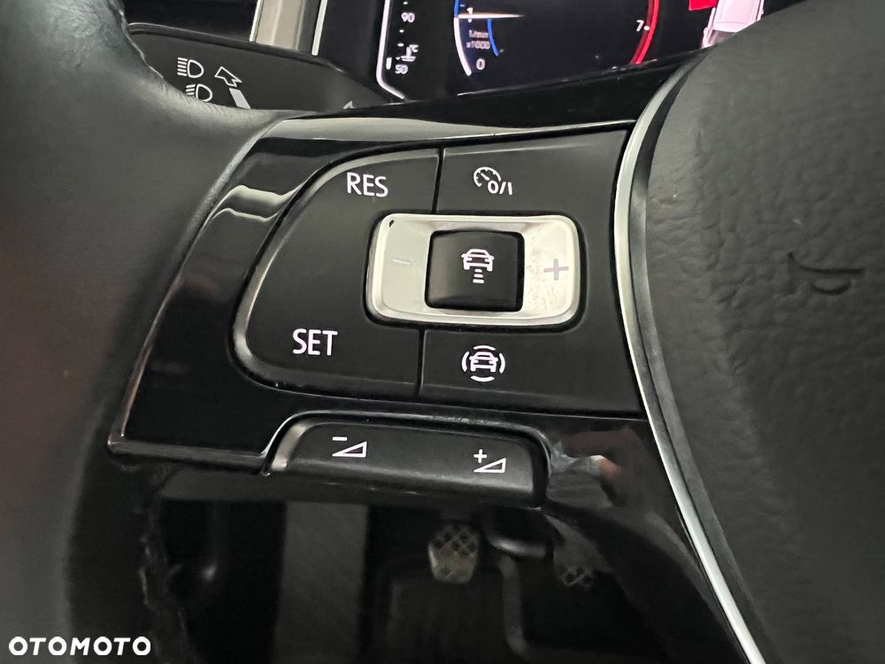 Volkswagen T-Roc - 17