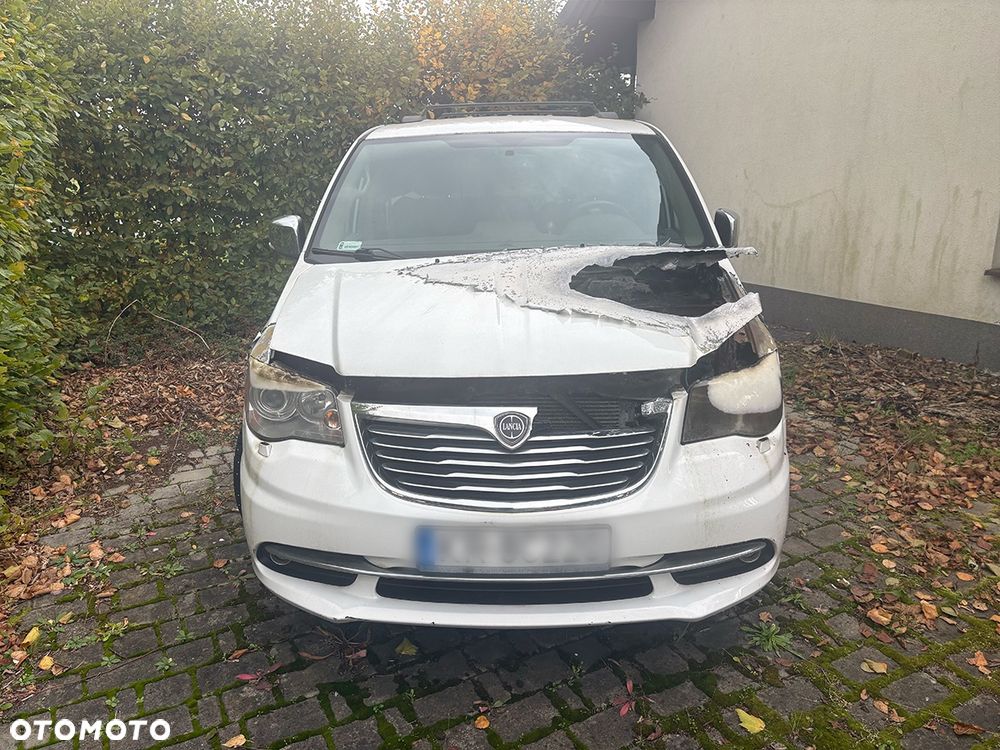 Lancia Voyager 2014 photo 2