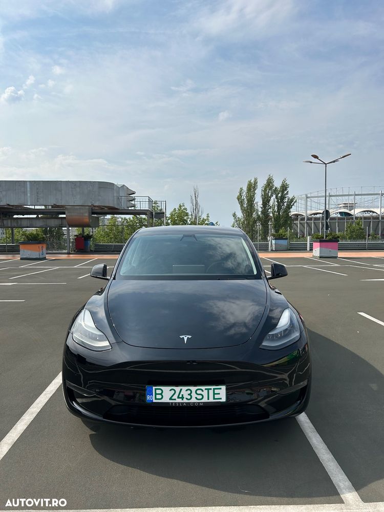 Tesla Model Y AWD Performance - 11