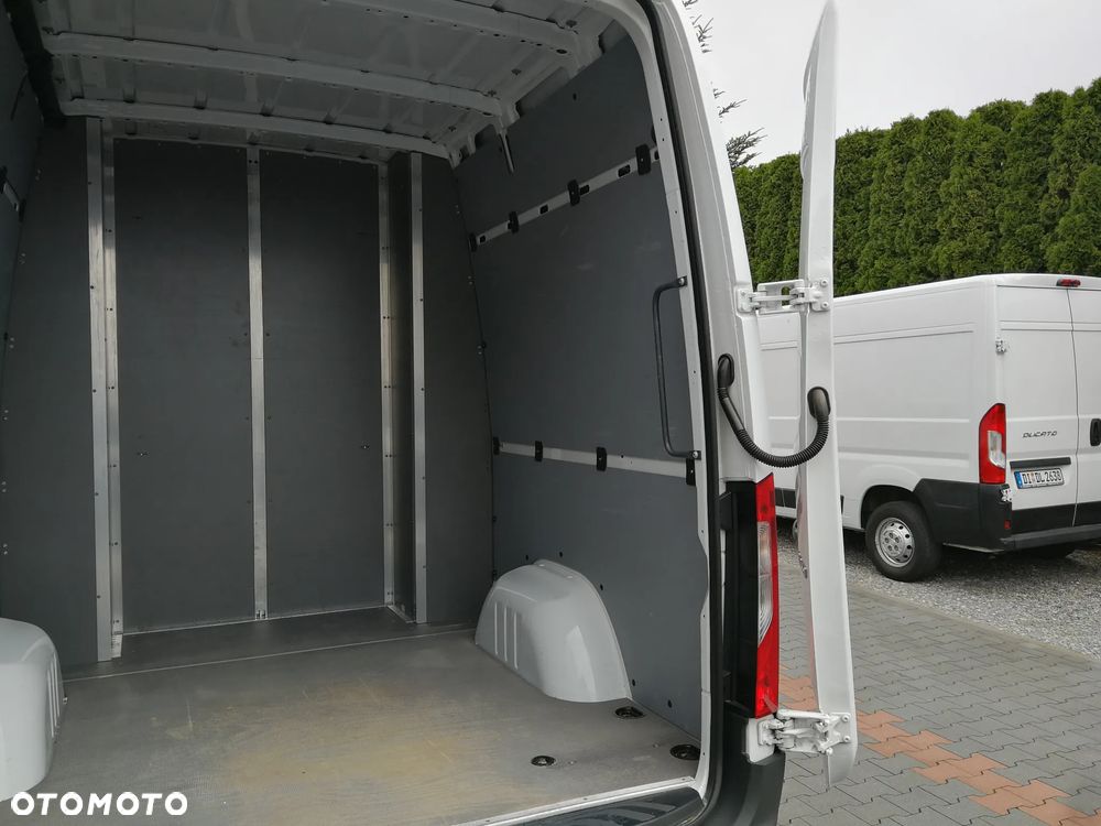 Mercedes-Benz Sprinter 319 - 8